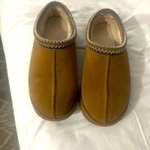Authentic Ugg Tasman bought from journey in great condition